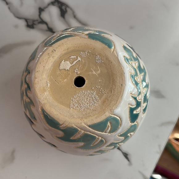 Boho Cream ceramic glazed planter with blue Monstera leaves Never used - Picture 4 of 5